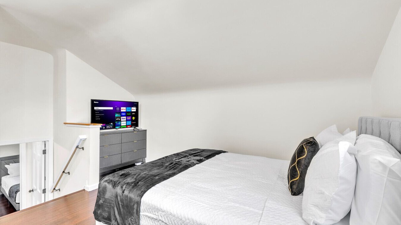 Photo of Bedroom in Elmhurst