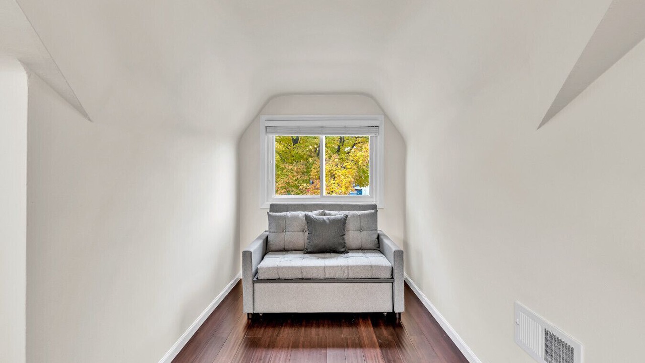 Photo of Livingroom in Elmhurst