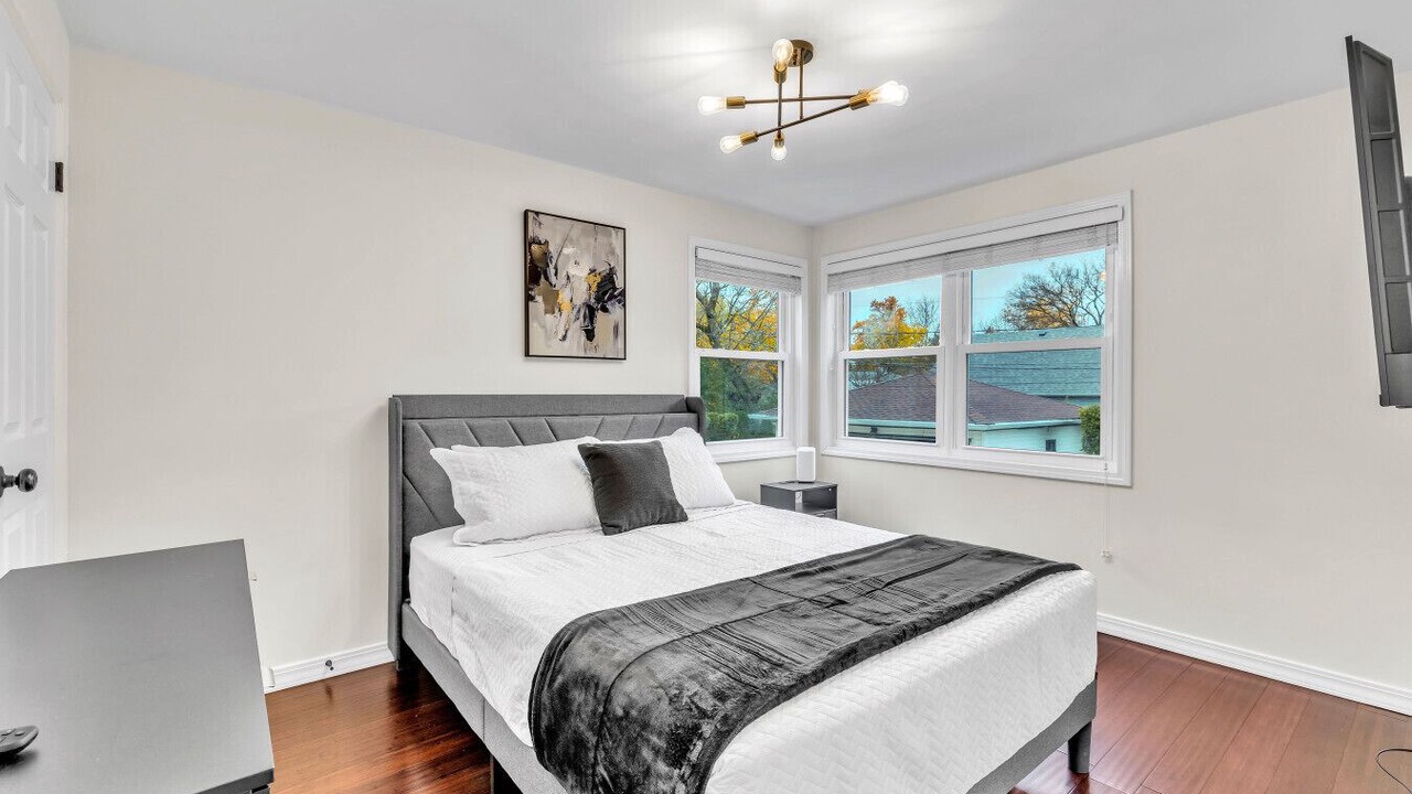 Photo of Bedroom in Elmhurst