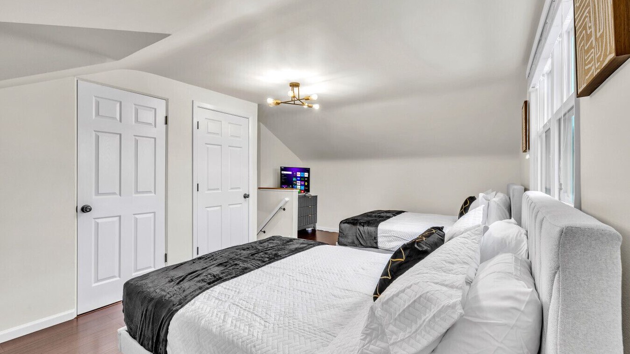 Photo of Bedroom in Elmhurst