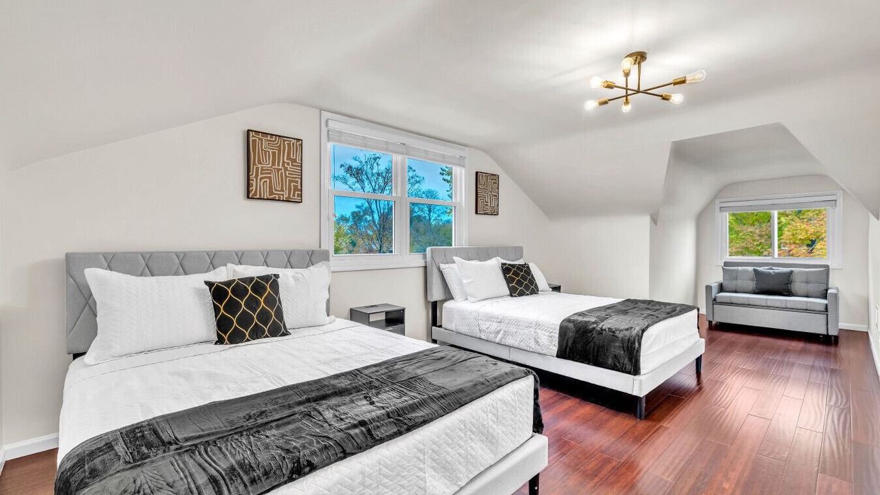 Photo of Bedroom in Elmhurst