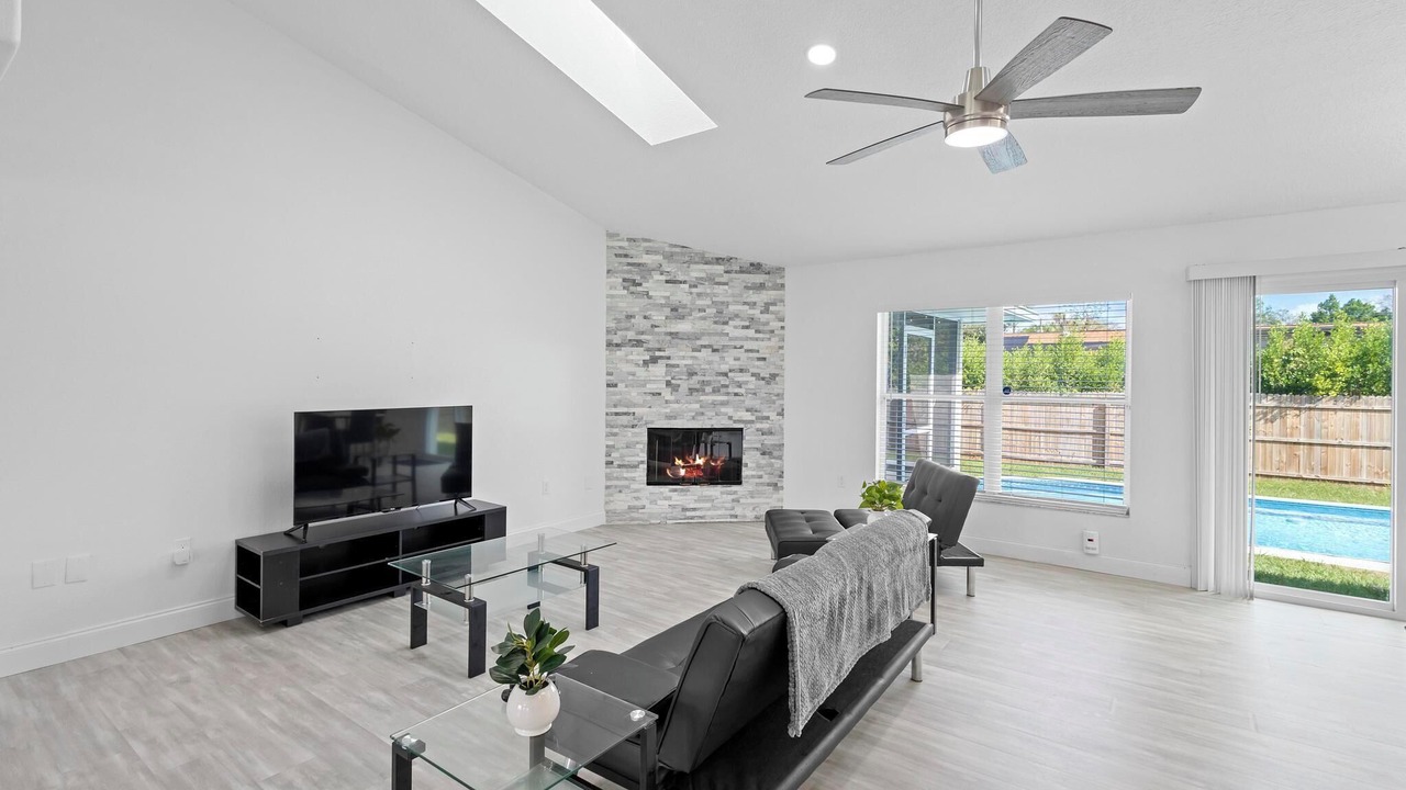 Photo of Livingroom in Deltona Lakes
