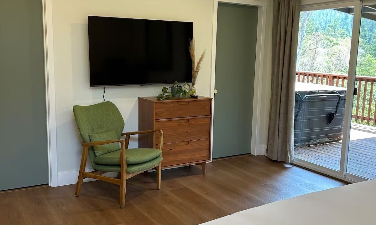 Photo of Bedroom in Myers Flat