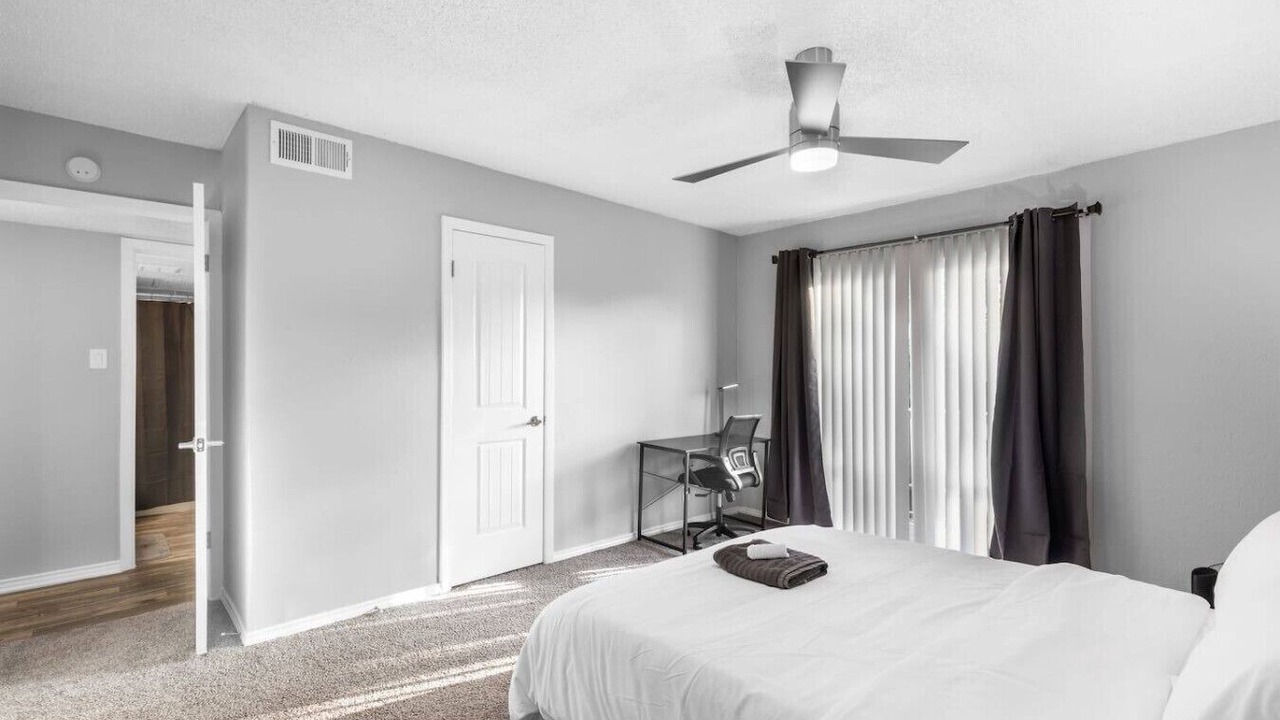 Photo of Bedroom in Central Arlington