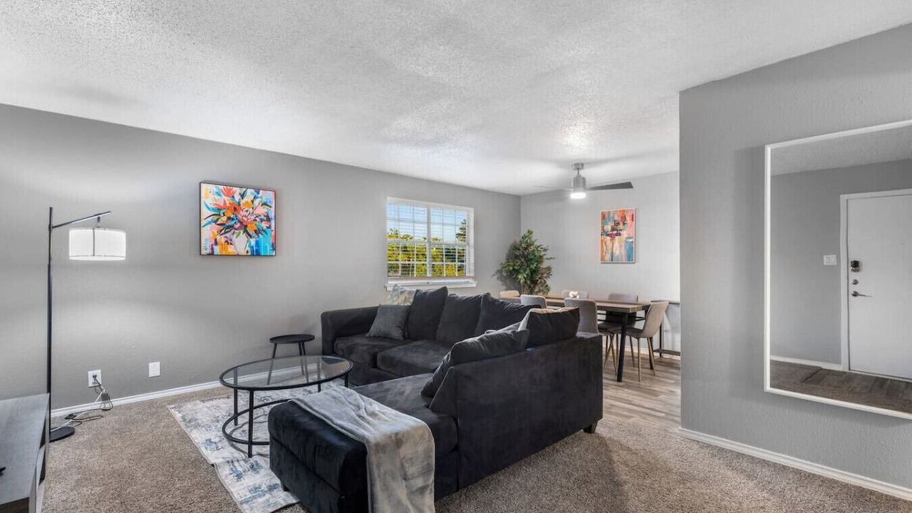 Photo of Livingroom in Central Arlington