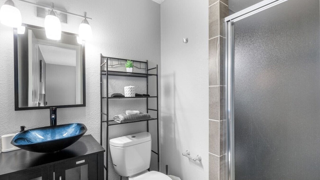 Photo of Bathroom in Central Arlington