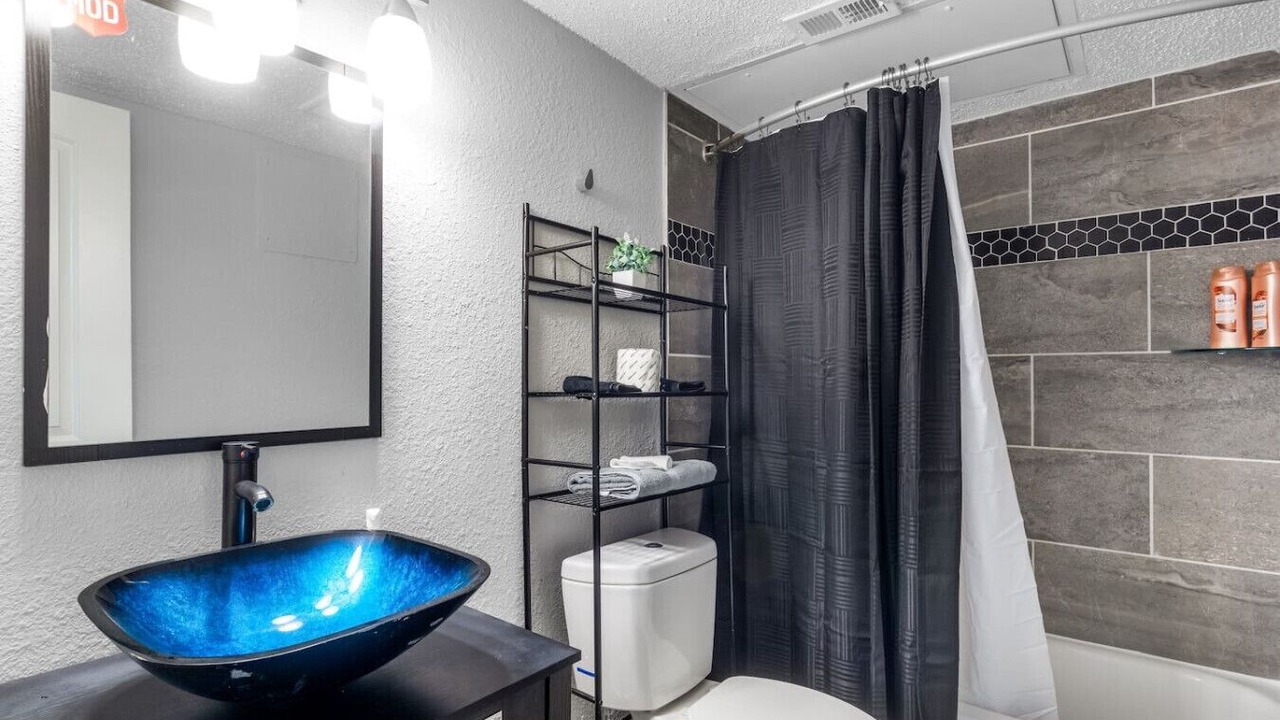 Photo of Bathroom in Central Arlington