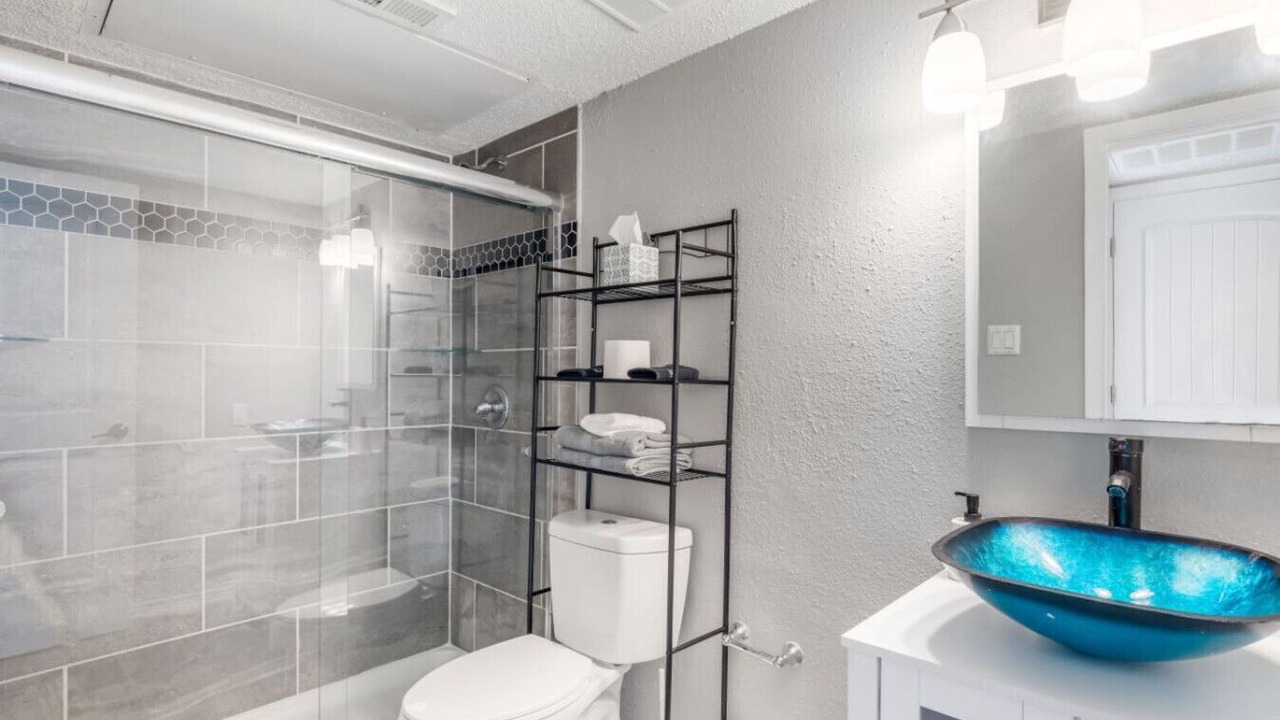 Photo of Bathroom in Central Arlington