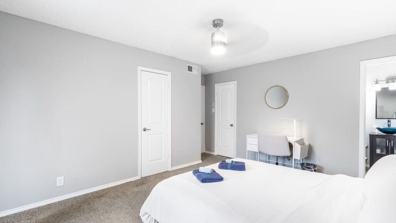 Photo of Bedroom in Central Arlington