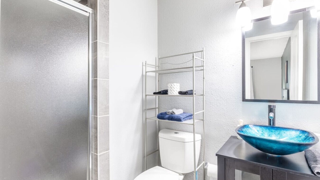 Photo of Bathroom in Central Arlington