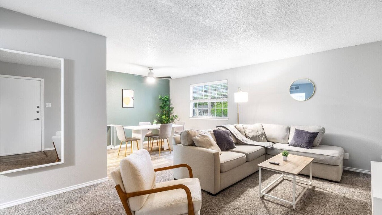 Photo of Livingroom in Central Arlington