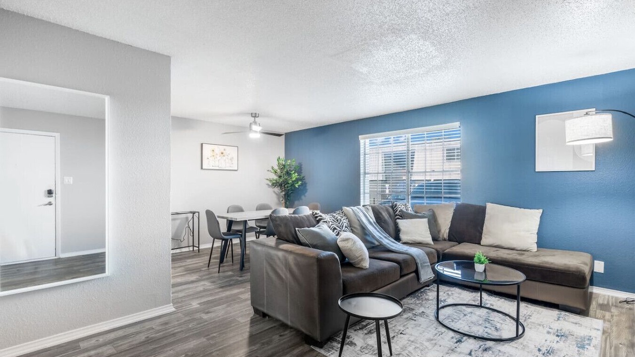 Photo of Livingroom in Central Arlington