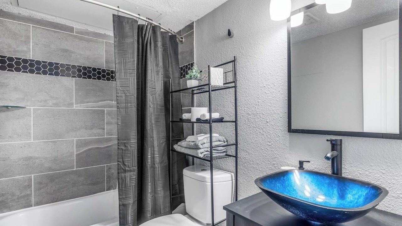 Photo of Bathroom in Central Arlington