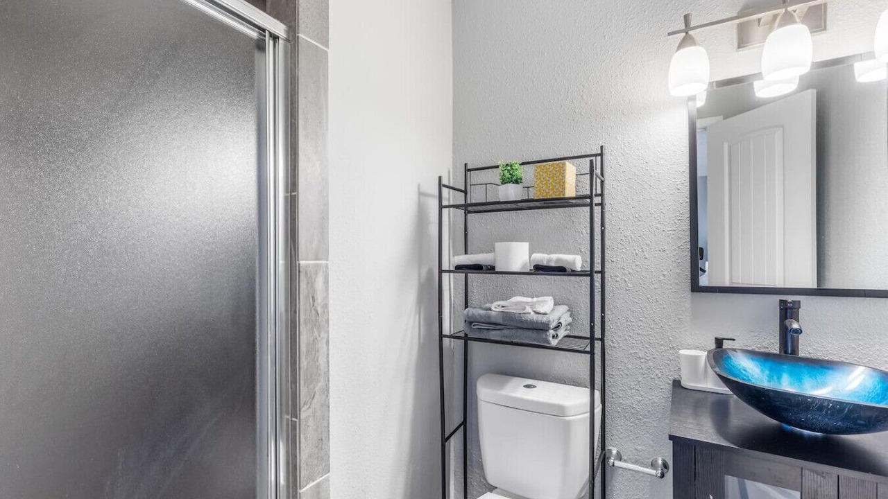 Photo of Bathroom in Central Arlington