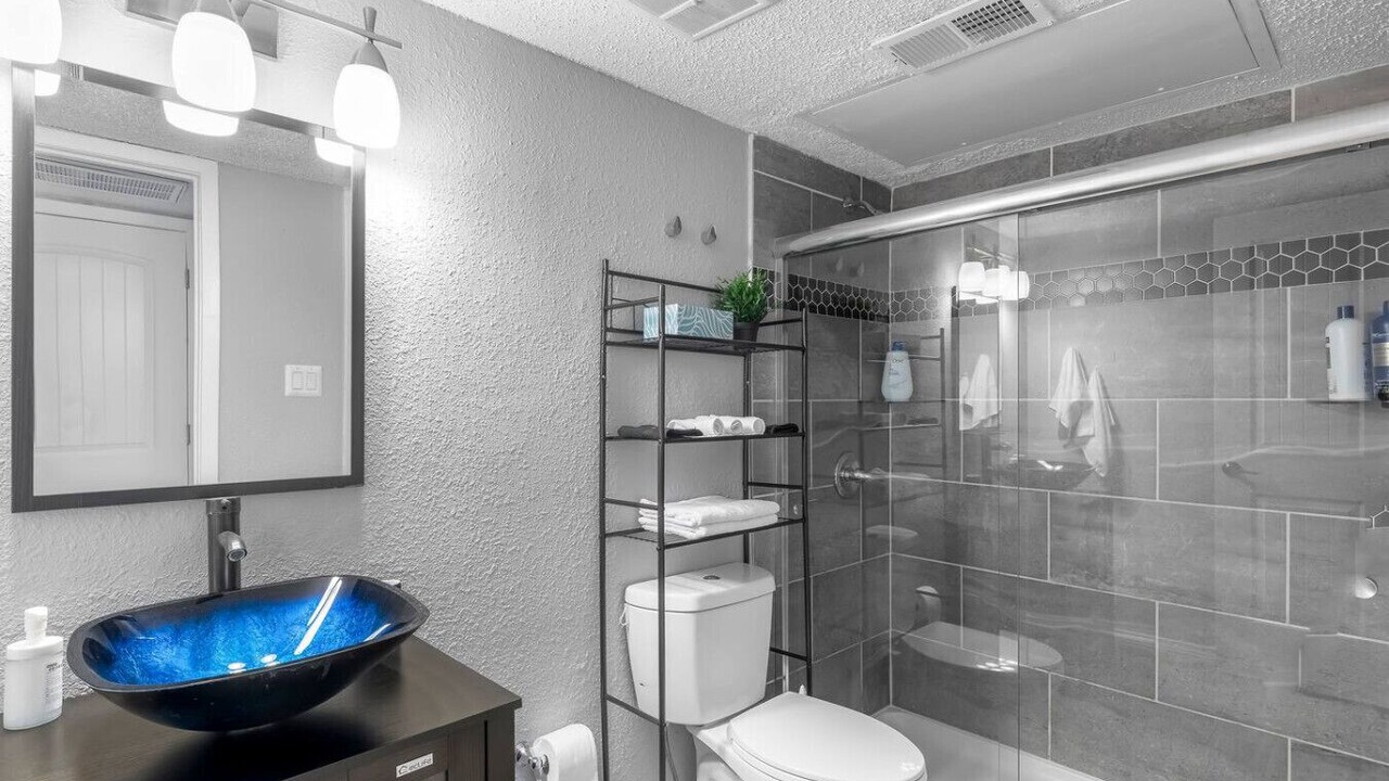 Photo of Bathroom in Central Arlington