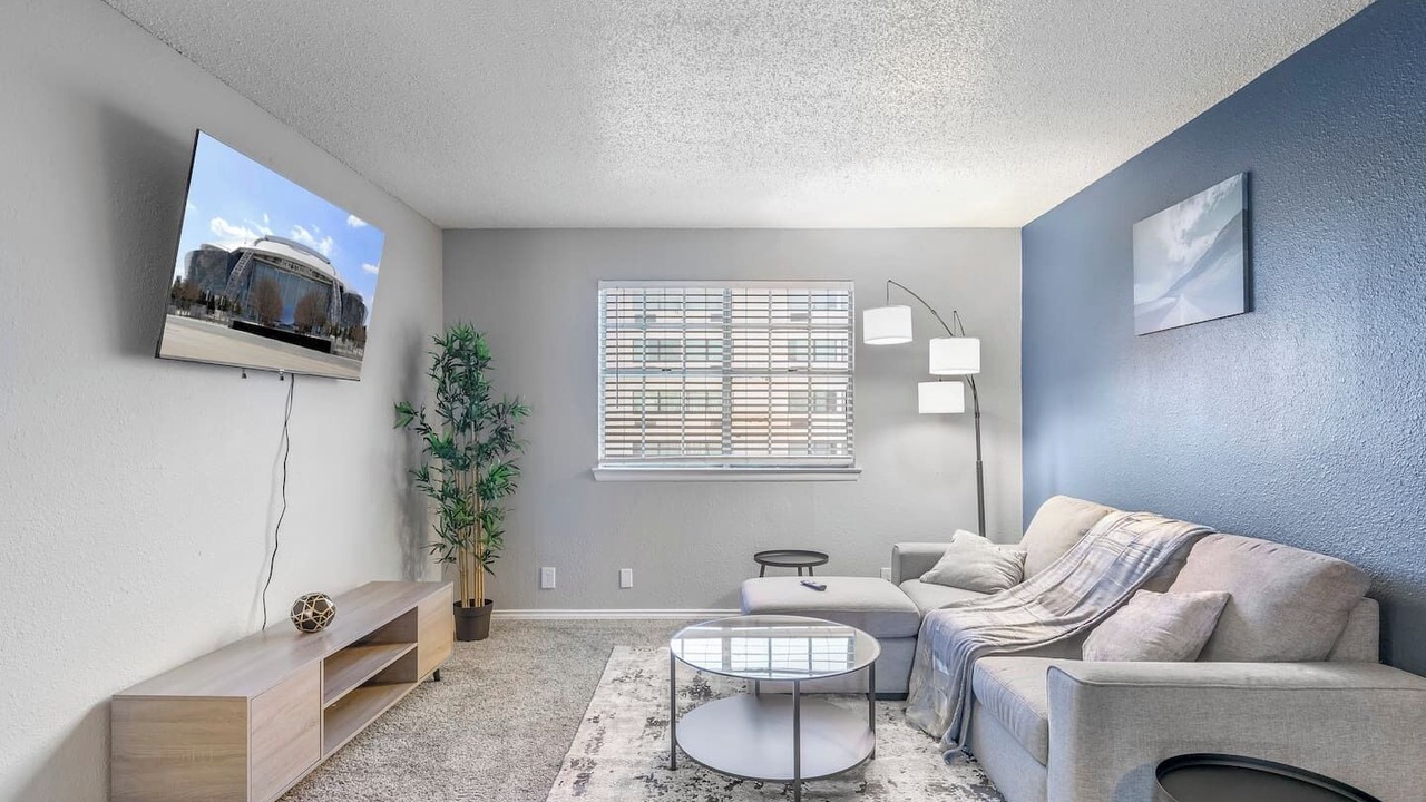 Photo of Livingroom in Central Arlington
