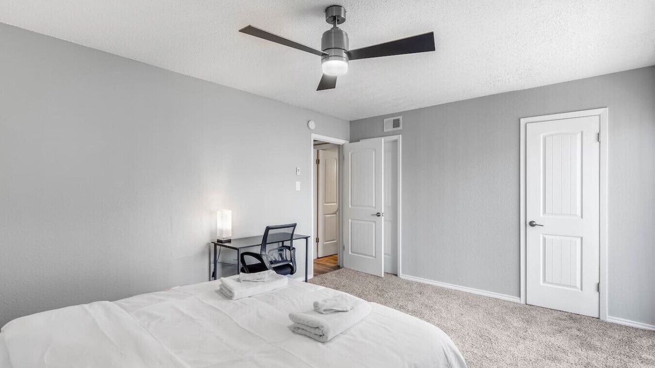 Photo of Bedroom in Central Arlington
