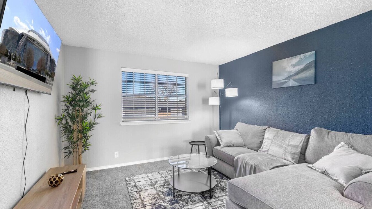 Photo of Livingroom in Central Arlington