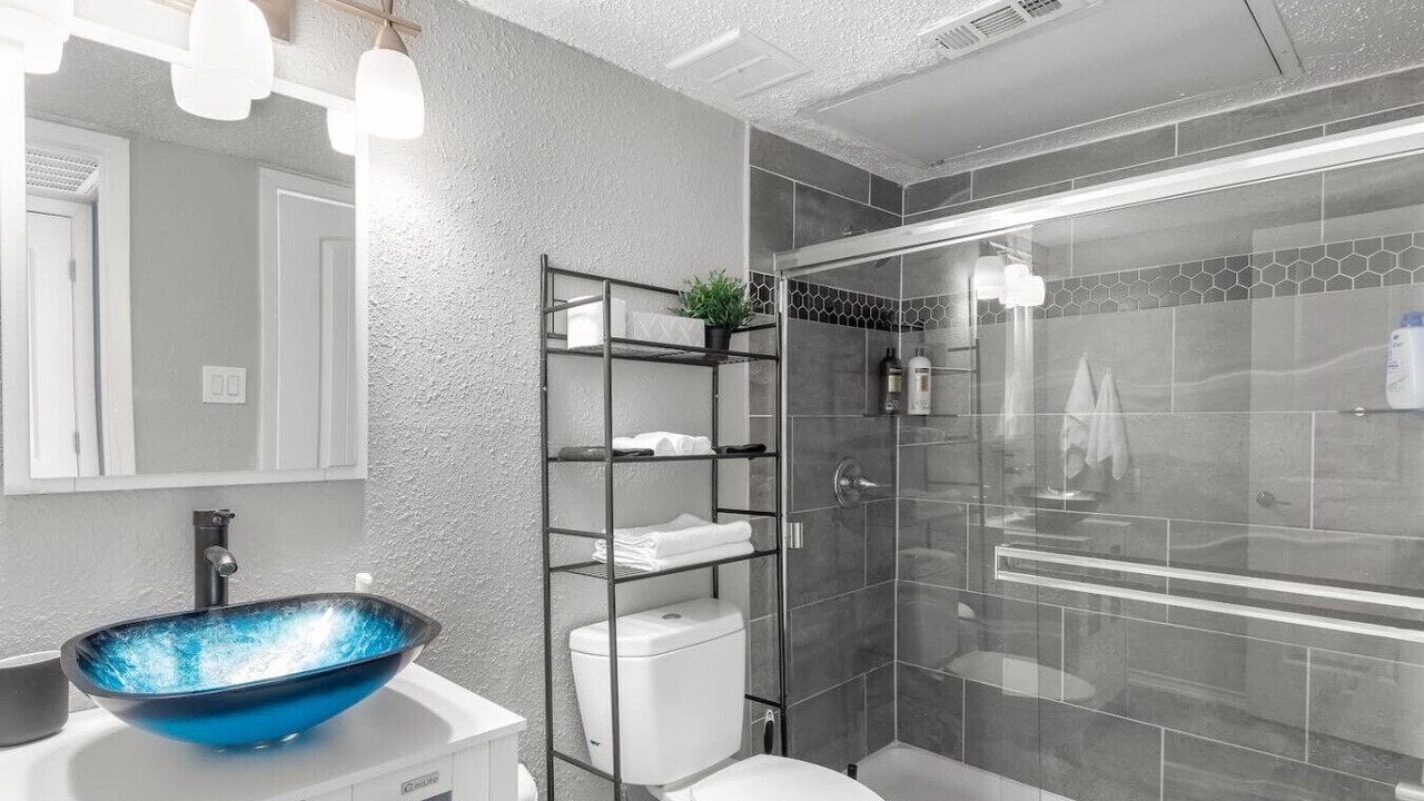 Photo of Bathroom in Central Arlington