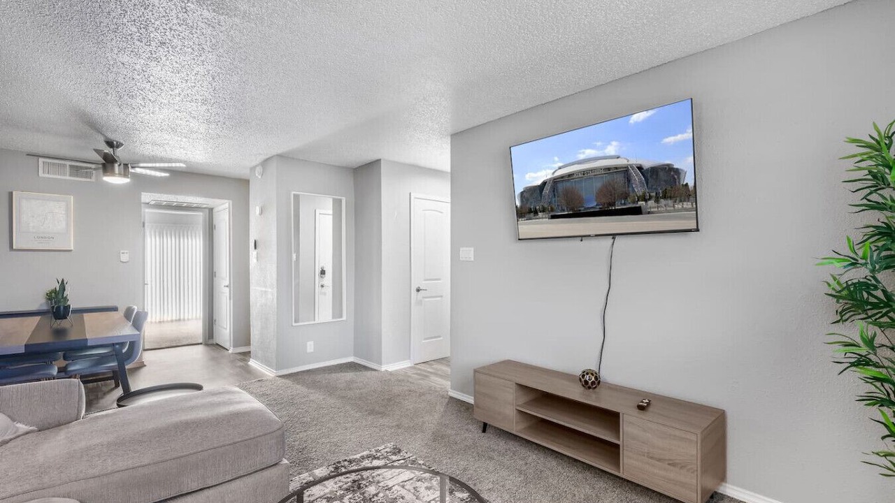 Photo of Livingroom in Central Arlington