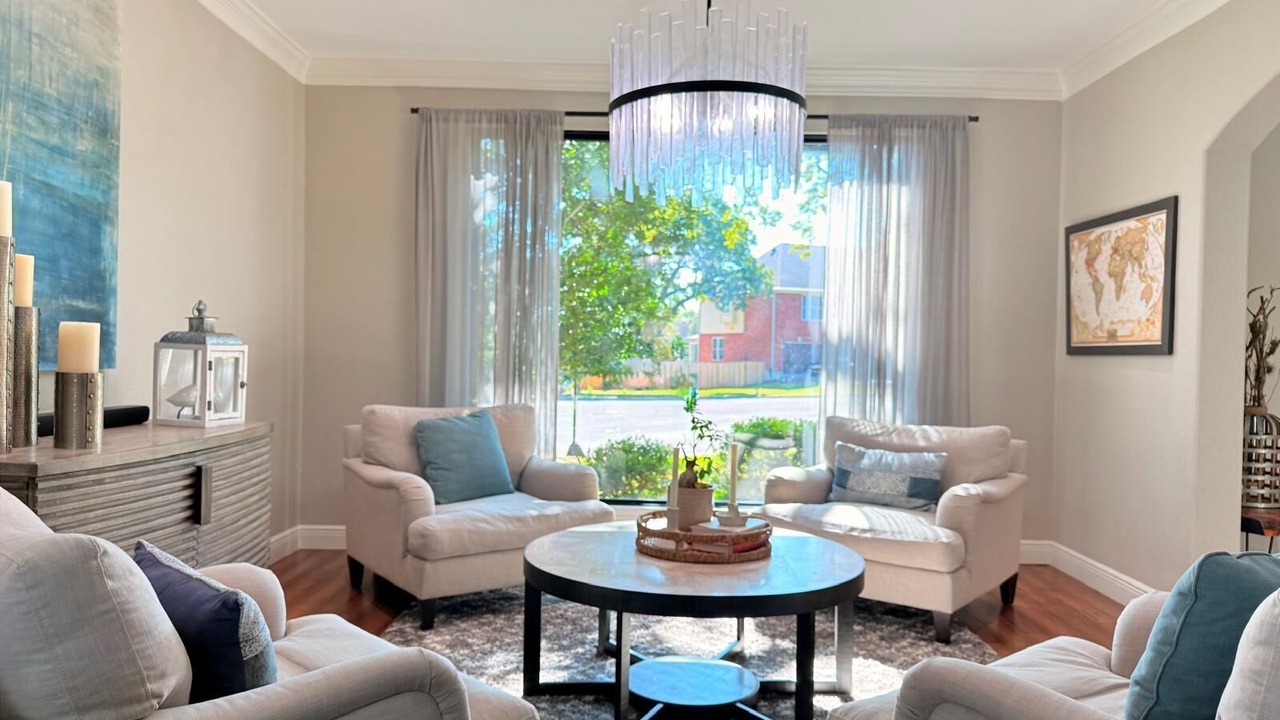 Photo of Livingroom in West Oak Hill