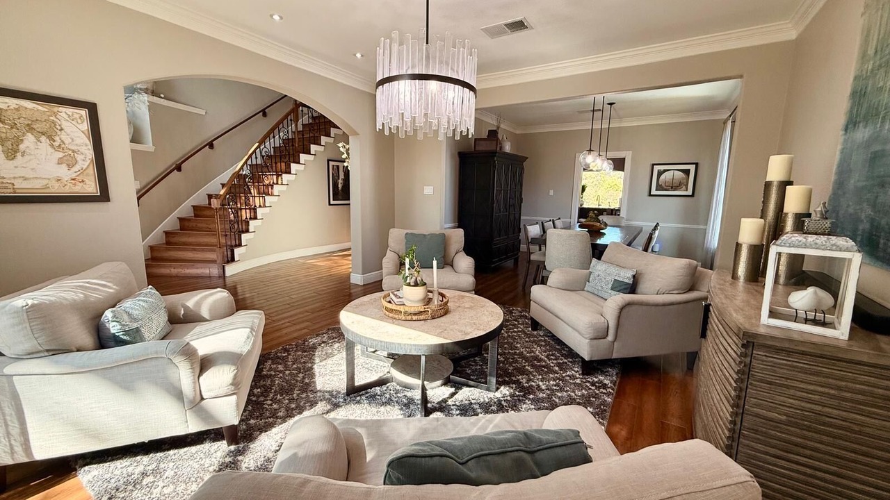 Photo of Livingroom in West Oak Hill