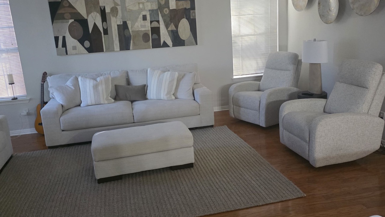 Photo of Livingroom in West Oak Hill
