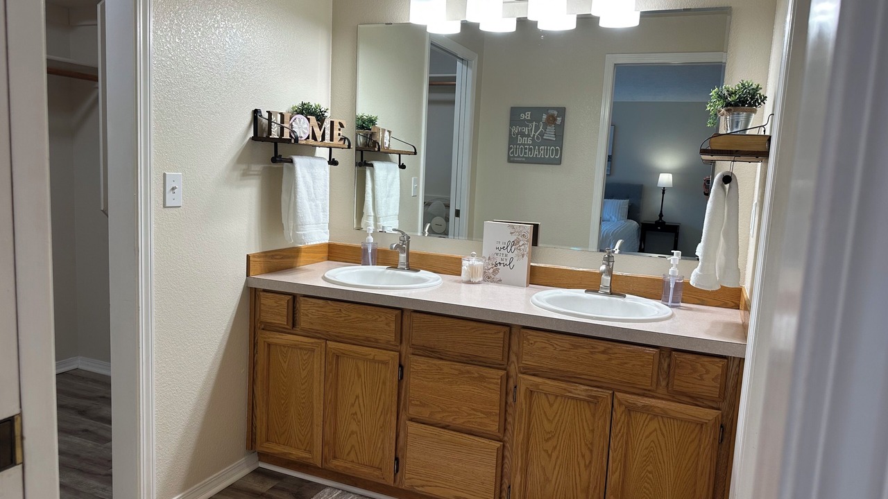 Photo of Bathroom in Keizer