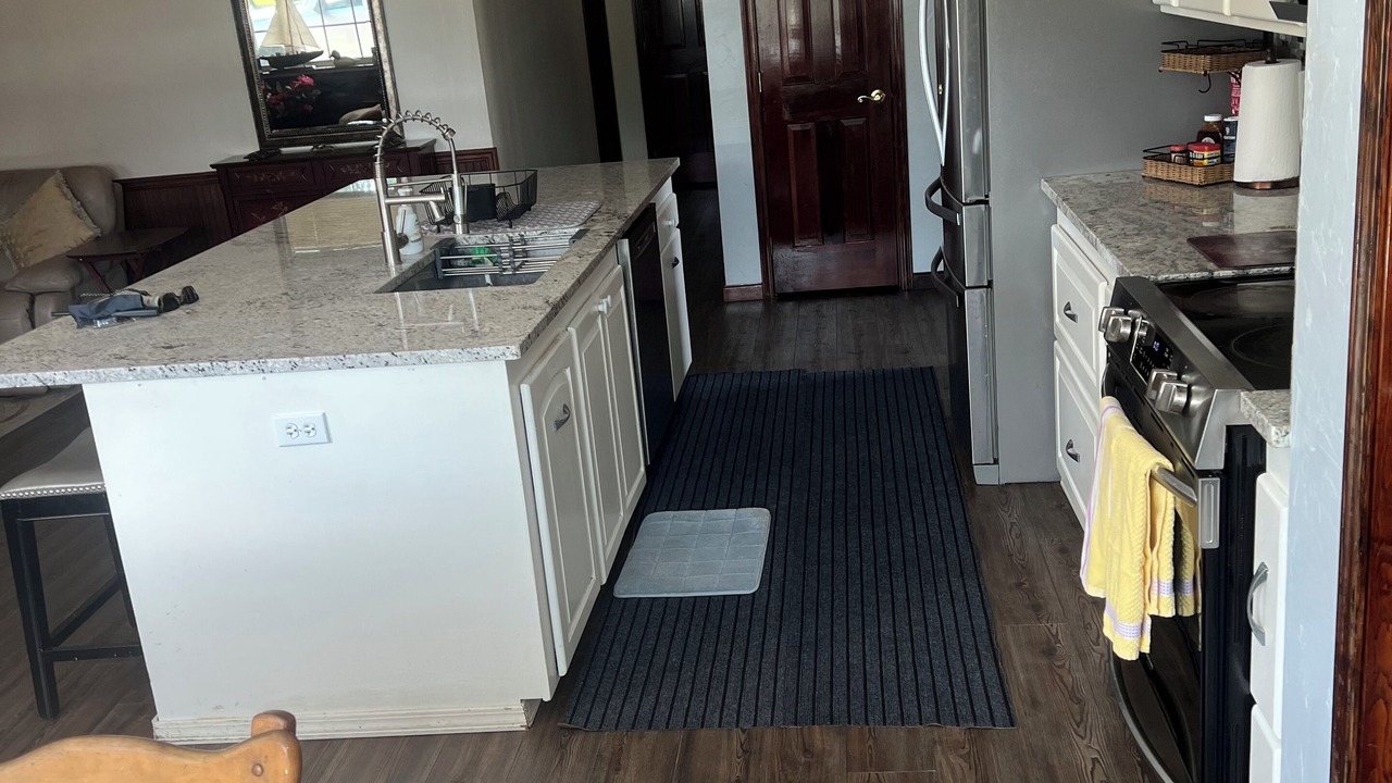 Photo of Kitchen in Cut Off