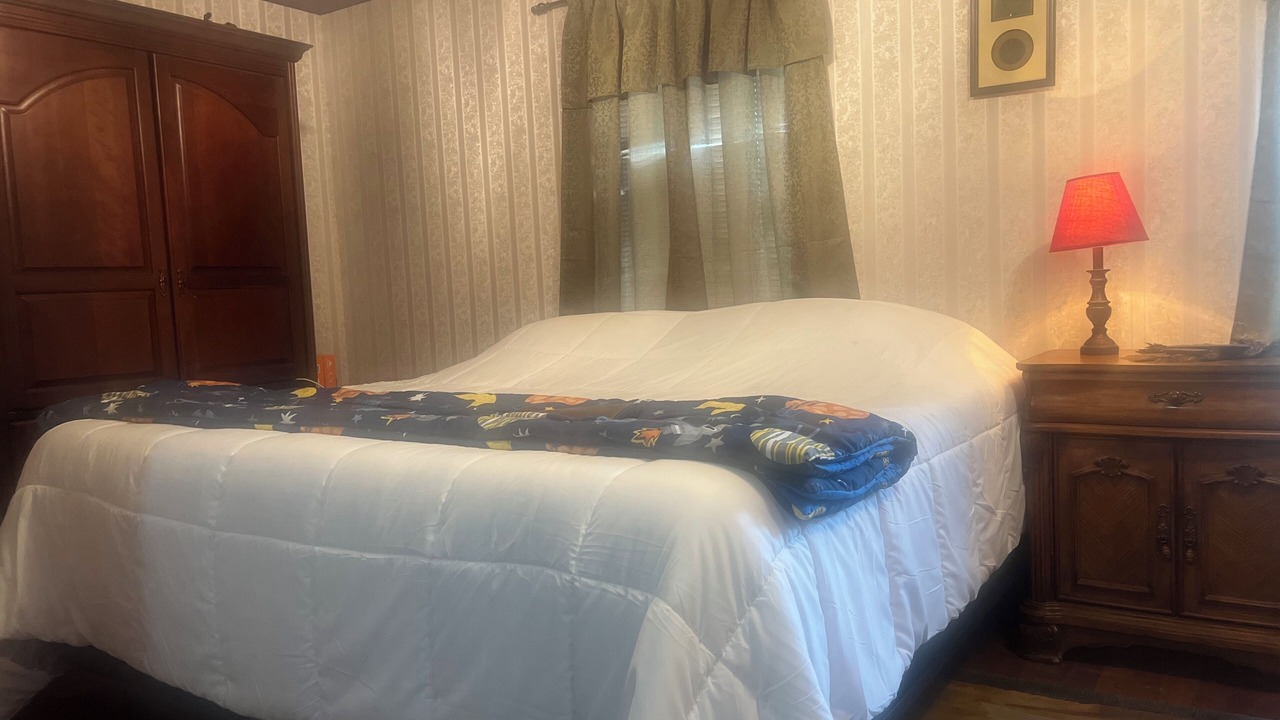 Photo of Bedroom in Cut Off