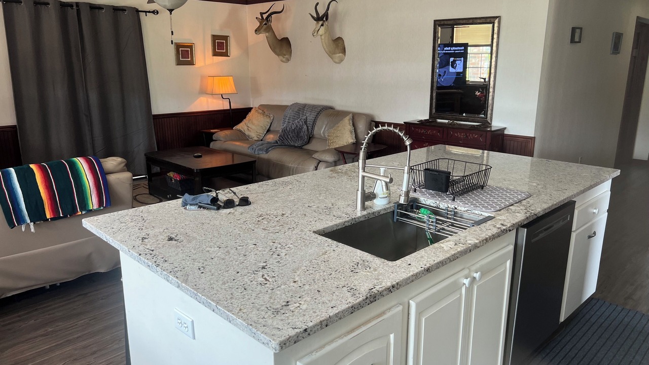 Photo of Livingroom in Cut Off