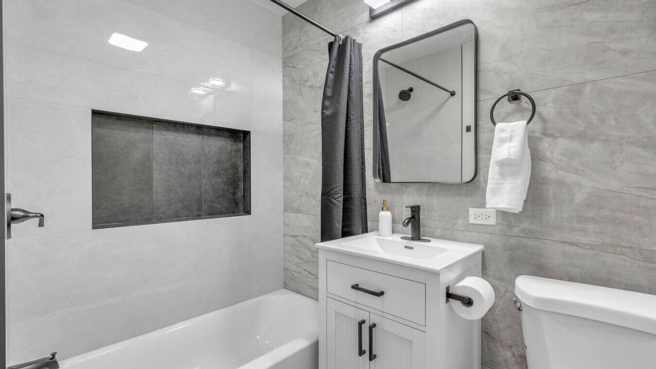 Photo of Bathroom in Maywood