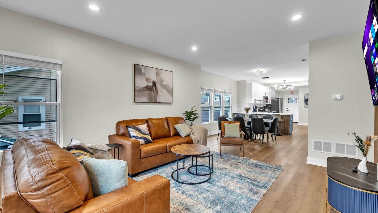 Photo of Livingroom in Maywood