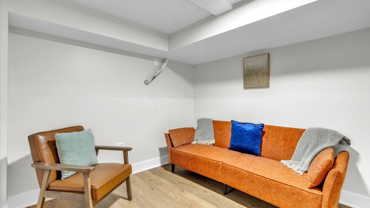 Photo of Livingroom in Maywood