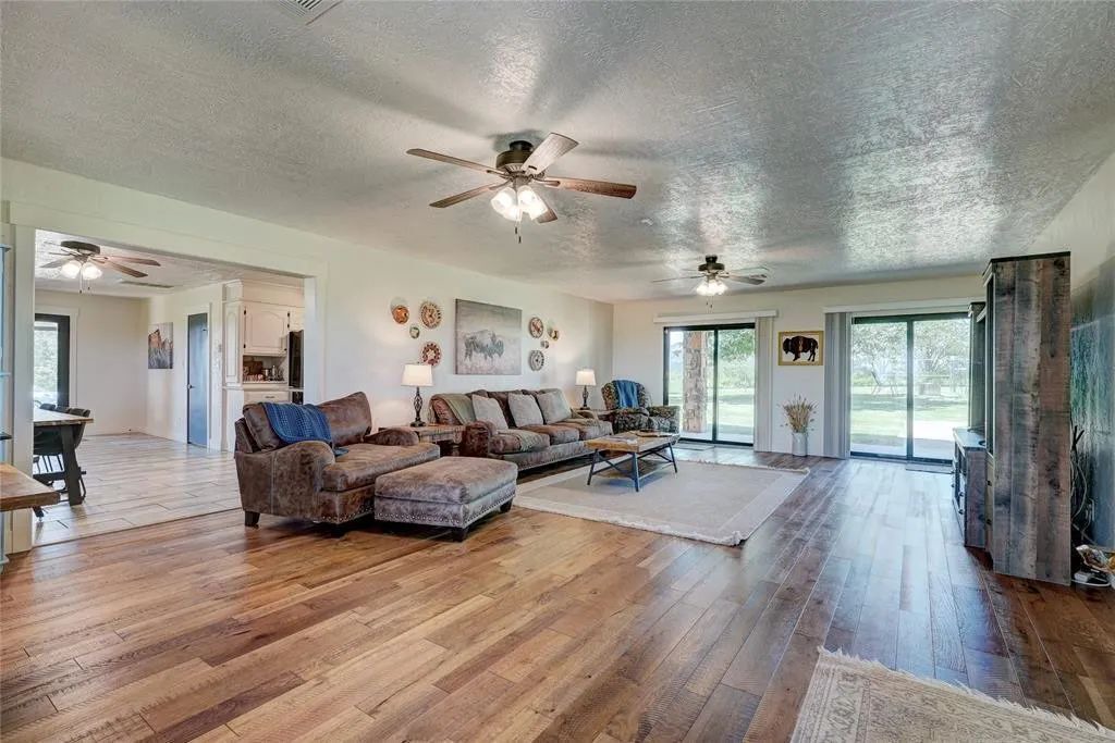 Photo of Livingroom in Lawton