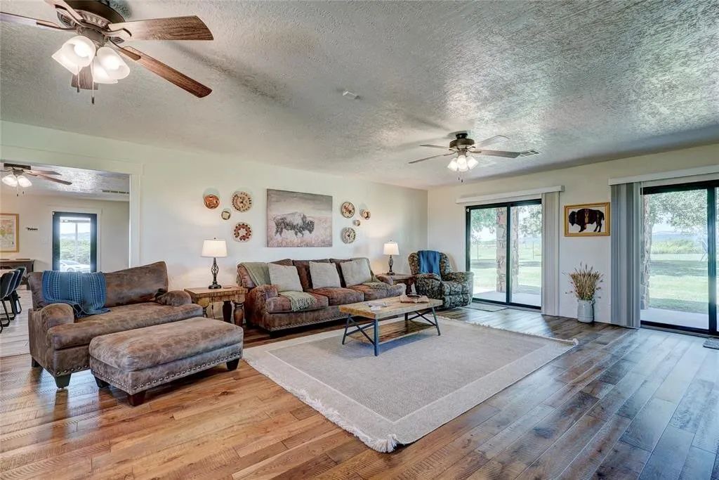 Photo of Livingroom in Lawton