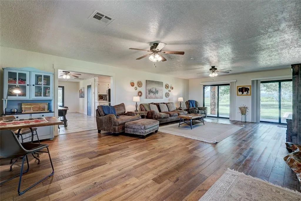 Photo of Livingroom in Lawton
