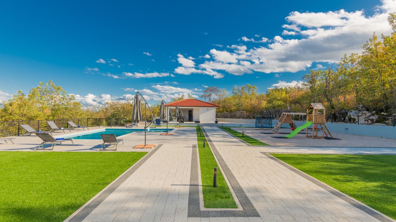 Photo of Outdoor in Grubine