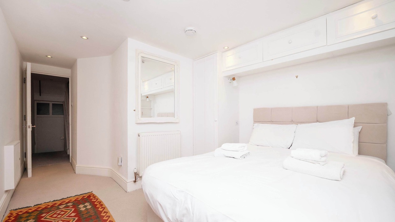 Photo of Bedroom in Askew