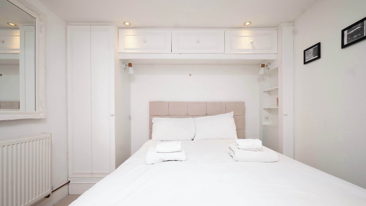 Photo of Bedroom in Askew