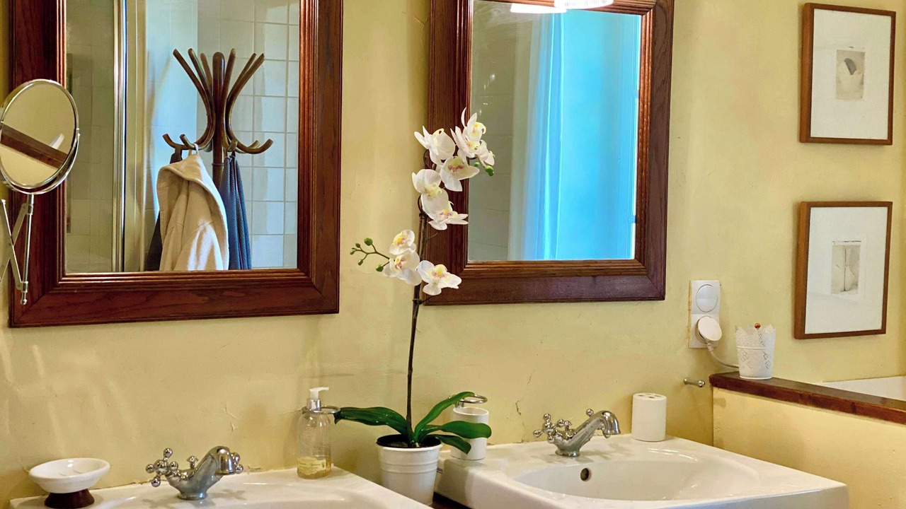 Photo of Bathroom in Ocquerre