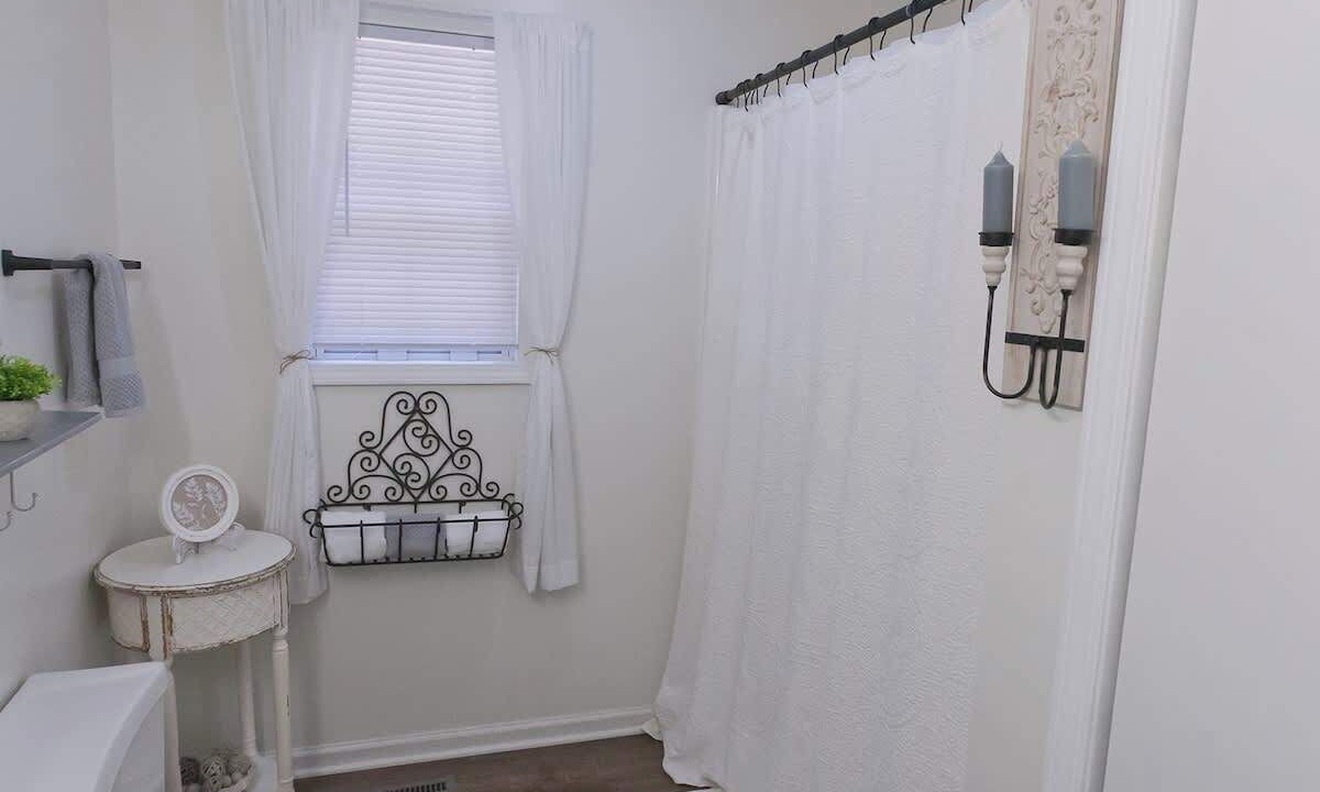 Photo of Bathroom in Idlewild