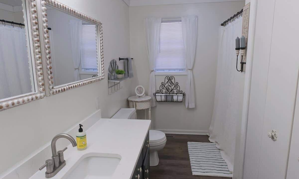 Photo of Bathroom in Idlewild