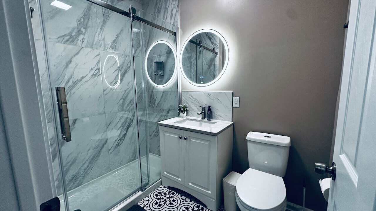 Photo of Bathroom in Downtown Niagara Falls