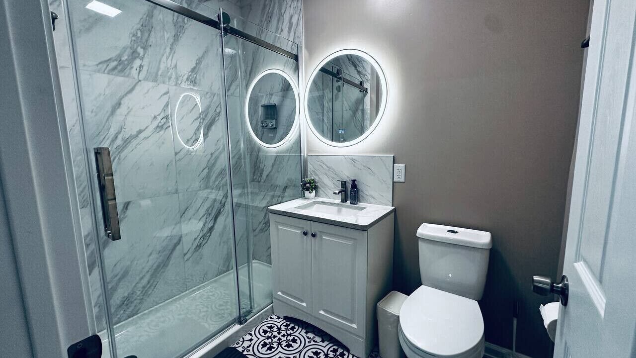 Photo of Bathroom in Downtown Niagara Falls