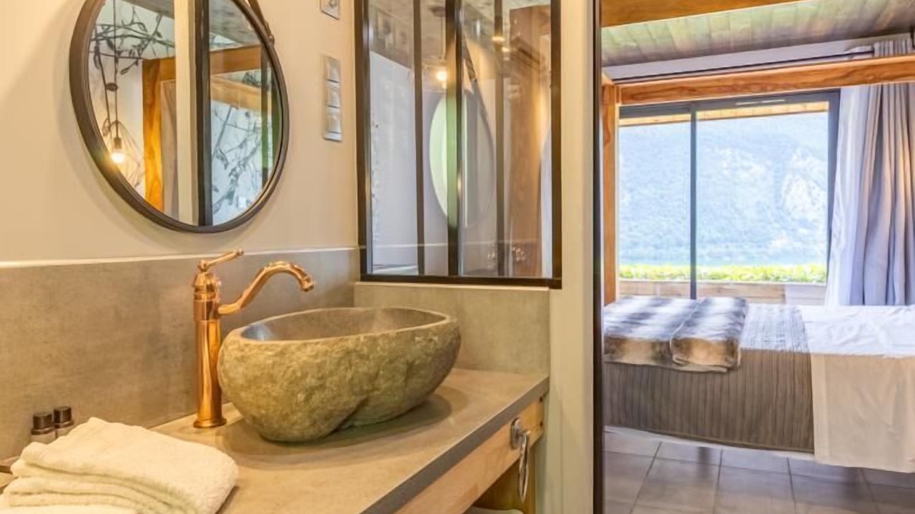 Photo of Bathroom in Novalaise