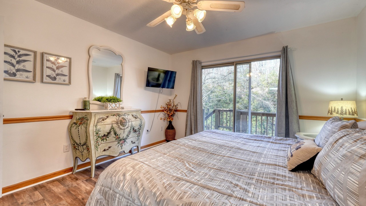 Photo of Bedroom in Hayesville