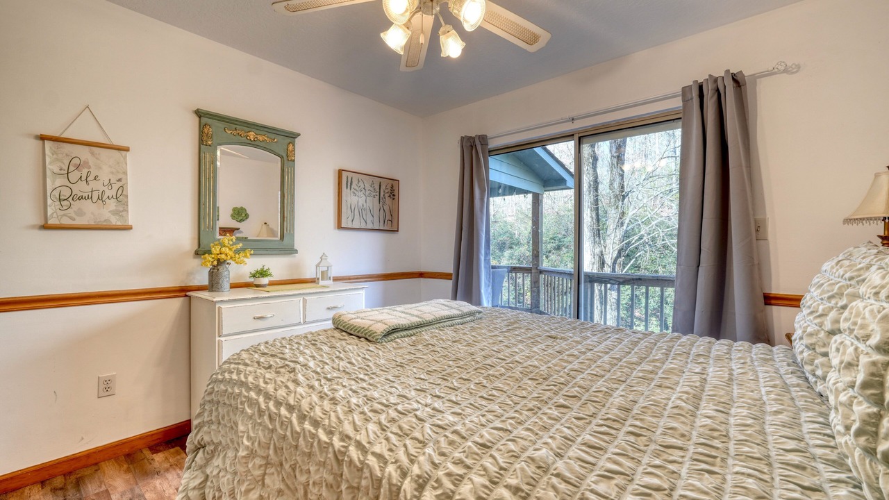 Photo of Bedroom in Hayesville