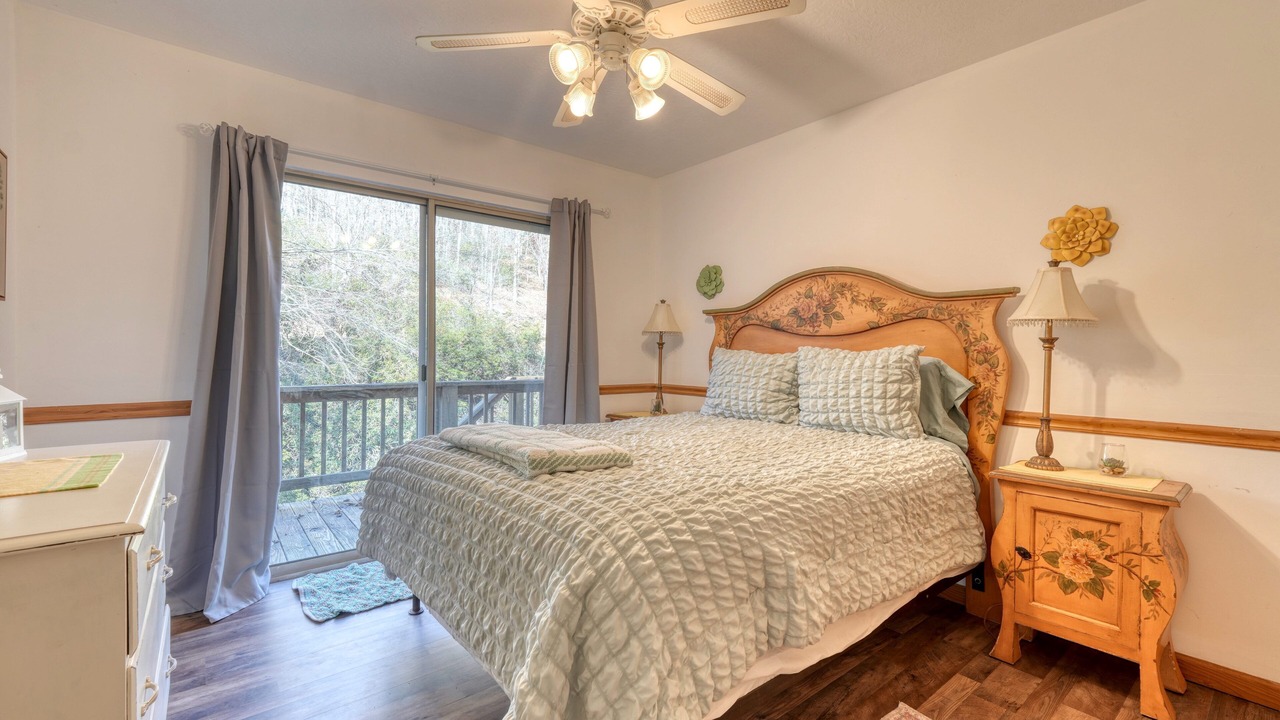 Photo of Bedroom in Hayesville