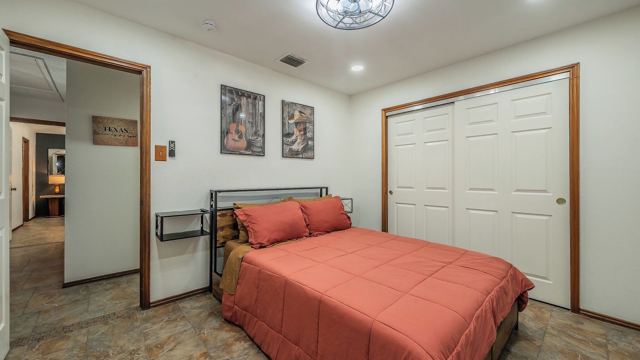 Photo of Bedroom in Grand Prairie